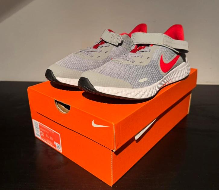 Nieuw - Nike Revolution 5 Flyease - Maat 38, Kleding | Heren, Schoenen, Nieuw, Sportschoenen, Overige kleuren, Ophalen of Verzenden