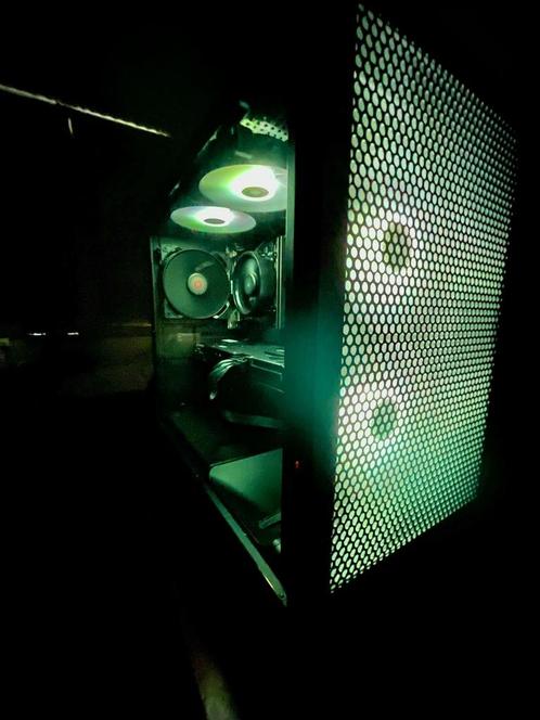 High end gaming pc, Computers en Software, Desktop Pc's, Zo goed als nieuw, 4 Ghz of meer, HDD, Gaming, Ophalen of Verzenden