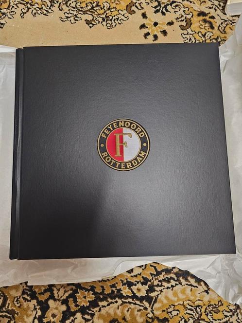 Feyenoord boek de grootste 32 kg, Verzamelen, Sportartikelen en Voetbal, Zo goed als nieuw, Boek of Tijdschrift, Feyenoord, Ophalen