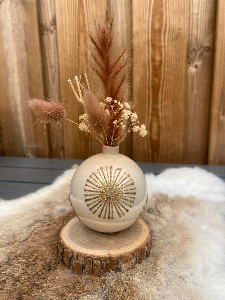 Kerstbal met droogbloemen - Chique & Sfeervol, Huis en Inrichting, Woonaccessoires | Vazen, Nieuw, Overige kleuren, Minder dan 50 cm