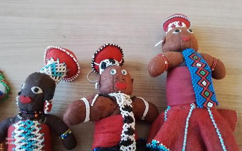3 bruine Zoeloe popjes, 1 kleine, jaren 60,  vintage, Antiek en Kunst, Kunst | Niet-Westerse kunst, Ophalen of Verzenden
