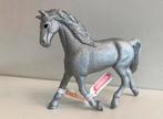 Schleich Exclusive Zilveren Holsteiner met Vaan ~ 72193, Verzamelen, Ophalen of Verzenden, Zo goed als nieuw, Paard, Beeldje of Figuurtje