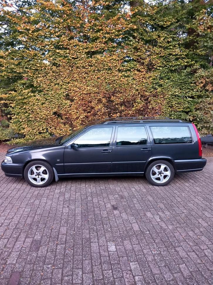 Volvo V70 2.5 AUT 1998 Grijs, Auto's, Volvo, Bedrijf, V70, Benzine, Stationwagon, Automaat, Origineel Nederlands, Zilver of Grijs