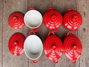 Set ovenpannetjes rood beschikbaar voor biedingen