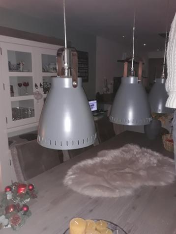 staande lamp  , hanglamp metaal , tafellamp , bureaulamp . beschikbaar voor biedingen