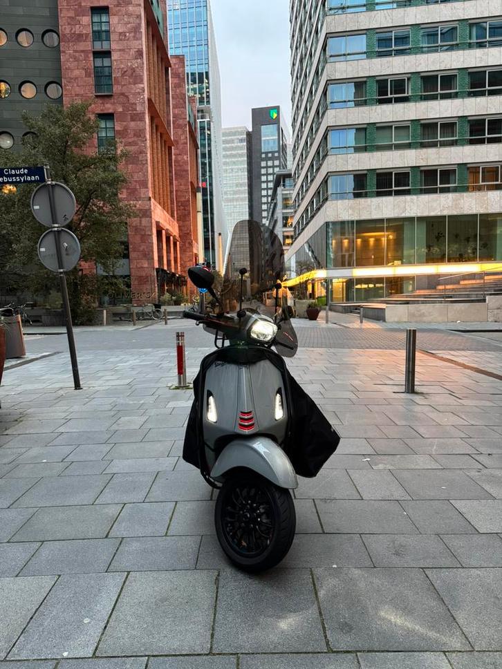 Vespa Sprint Nardo Grey 50cc (2021), Fietsen en Brommers, Scooters | Vespa, Gebruikt, Overige modellen, Maximaal 25 km/u, Benzine