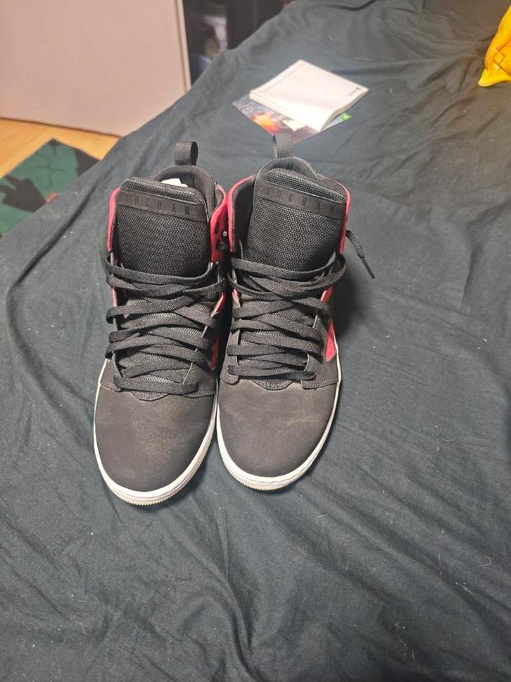 Jordan air flight legend black & red, Kleding | Heren, Schoenen, Zo goed als nieuw, Zwart, Ophalen of Verzenden