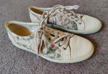 Zgan Ecco schoenen maat 42. Beige met bloemenprint beschikbaar voor biedingen