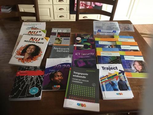 Schoolboeken voor de MBO ICT opleiding + 1 doosje onderdelen, Boeken, Schoolboeken, Zo goed als nieuw, Informatica en Computer