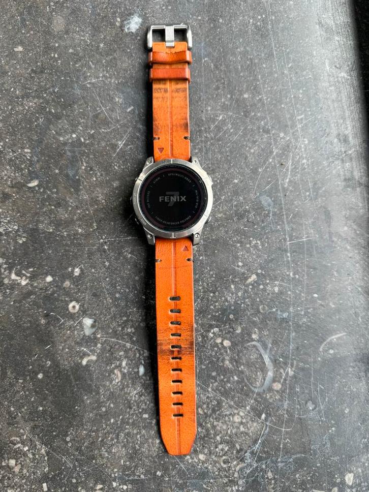 Garmin Fenix 7 Sapphire Solar - Titanium/Leer, Sieraden, Tassen en Uiterlijk, Smartwatches, Zo goed als nieuw, Android, Zilver