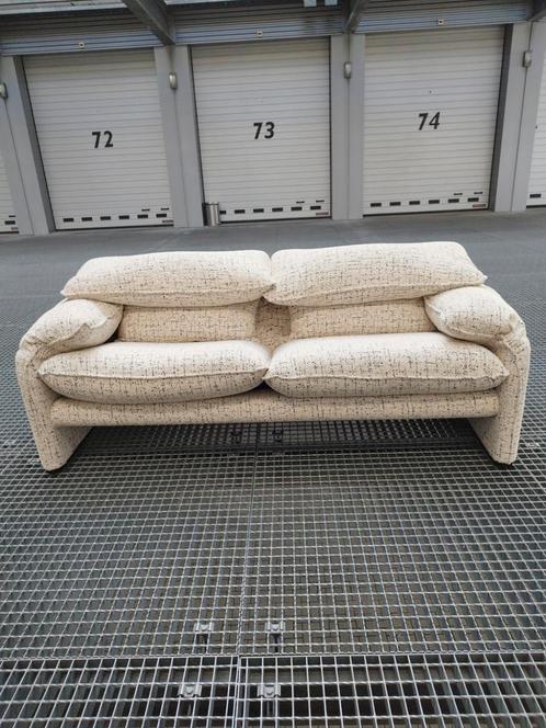 Cassina Maralunga 40  2.5 zits opnieuw bekleed, Huis en Inrichting, Banken | Complete zithoeken, Zo goed als nieuw, Stof, Ophalen of Verzenden