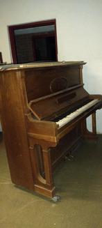 a worn down piano for free, Muziek en Instrumenten, Piano's, Gebruikt, Piano, Ophalen