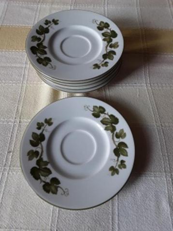 SCHOTELTJES, gebaksschaaltje. 5st. wit met deco, oud beschikbaar voor biedingen