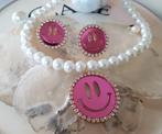 Smiley Ketting + Oorbellen Pink 10mm dikke Parels  😊😊😊, Overige materialen, Verzenden, Nieuw, Roze