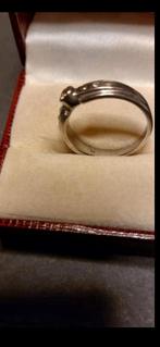 zilveren ring met saffiertje uit erfenis gemerkt 925, 18 tot 19, Ophalen of Verzenden, Zo goed als nieuw, Dame