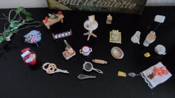 Set leuke kleine poppenhuis accessoires beschikbaar voor biedingen
