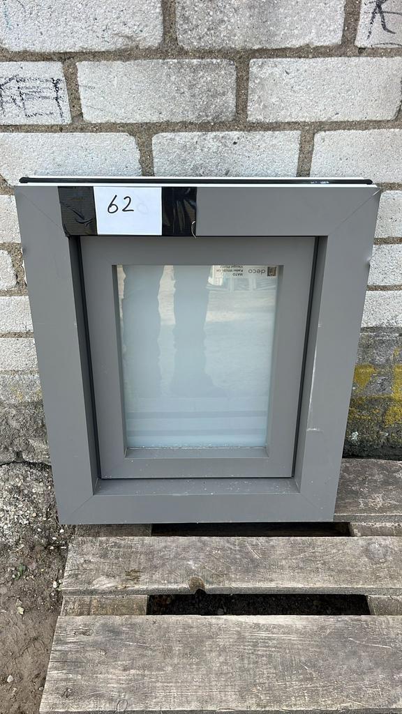 (62) Nieuwe raamkozijn voor bijv. toilet, incl mistglas, Doe-het-zelf en Verbouw, Kozijnen en Schuifpuien, Nieuw, Raamkozijn, Aluminium