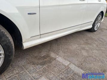 MERCEDES C KLASSE W204 WIT 650 links zijskirt AMG 2007-2011 beschikbaar voor biedingen