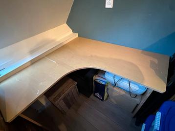 Hoekbureau - Gebruikt beschikbaar voor biedingen