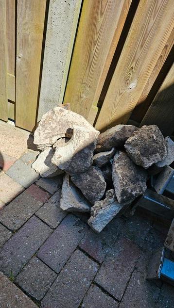 betonblokken voor bv vijver? beschikbaar voor biedingen