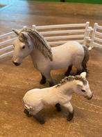 Twee witte Sleich paardjes (volwassen paard en veulentje), Ophalen of Verzenden, Zo goed als nieuw