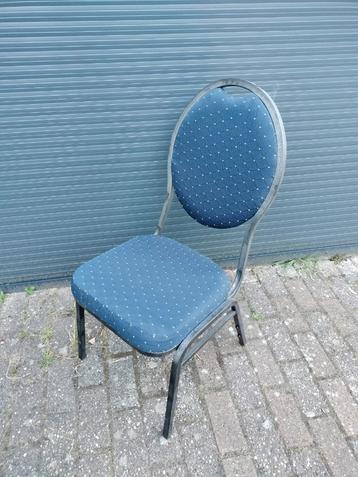 Stackchair (blauw) beschikbaar voor biedingen