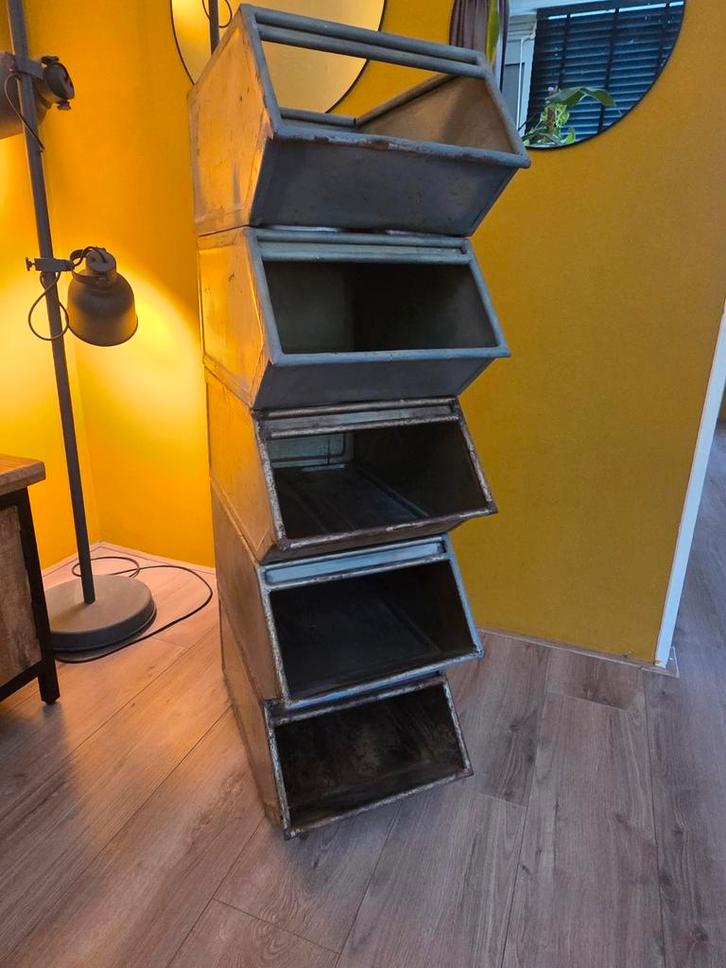 Grote industriële stapelbakken/opbergbakken, Huis en Inrichting, Woonaccessoires | Overige, Gebruikt, Ophalen