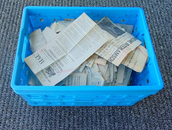 krat met honderden originele krantenknipsels 1938 t/m 1945, Verzamelen, Militaria | Tweede Wereldoorlog, Overige soorten, Boek of Tijdschrift