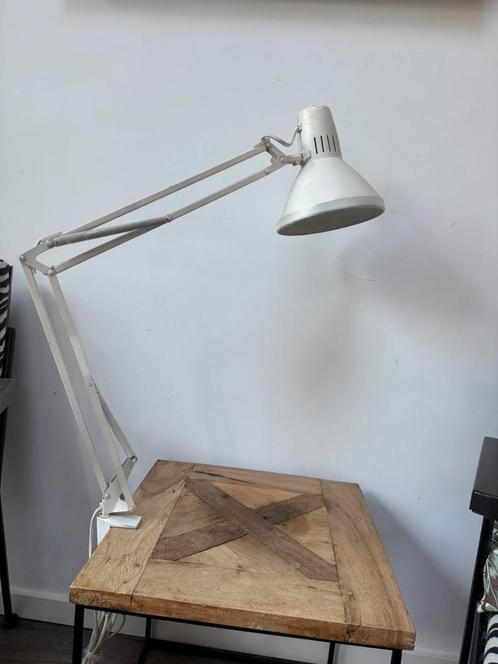 Vintage witte architectenlamp met tafelklem, Huis en Inrichting, Lampen | Tafellampen, Gebruikt, 75 cm of meer, Metaal, Ophalen of Verzenden