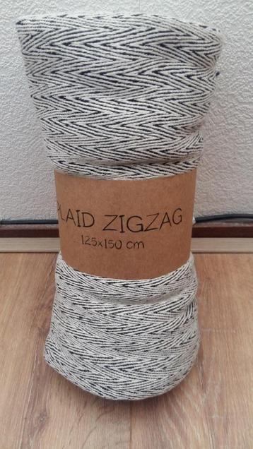 aparte nieuwe plaid met franjes 125 bij 150 beschikbaar voor biedingen