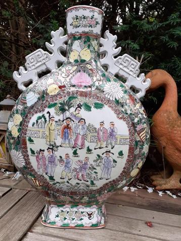 Gr Platte Chinese Vaas, fraai handbeschilderd, gemerkt/bodem beschikbaar voor biedingen