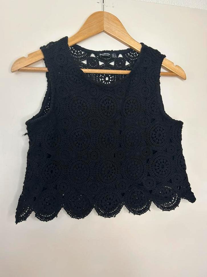 Gehaakte croptop merk Stradivarius maat 40, Kleding | Dames, Tops, Zo goed als nieuw, Maat 38/40 (M), Zwart, Zonder mouw, Ophalen of Verzenden