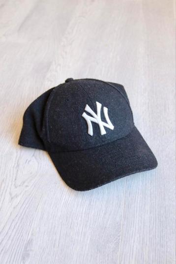 New York Yankees zwarte pet beschikbaar voor biedingen