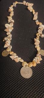 Ketting van schelpjes kuchi munten en kralen, Ophalen of Verzenden, Nieuw, Beige, Overige materialen