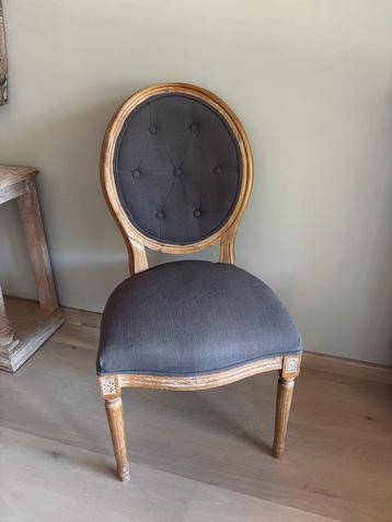 Landelijke medaillon stoelen beschikbaar voor biedingen