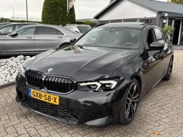 Bmw 3-serie Touring 330i M-Pakket 2024 Btw Auto Lichte Schad beschikbaar voor biedingen