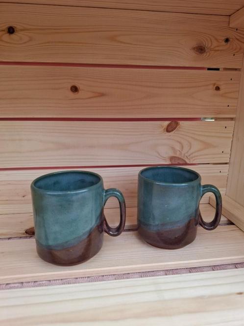 2 stuks handgemaakte keramiek bekers met oor Forrest, Huis en Inrichting, Keuken | Servies, Nieuw, Kop(pen) en/of Schotel(s), Overige stijlen