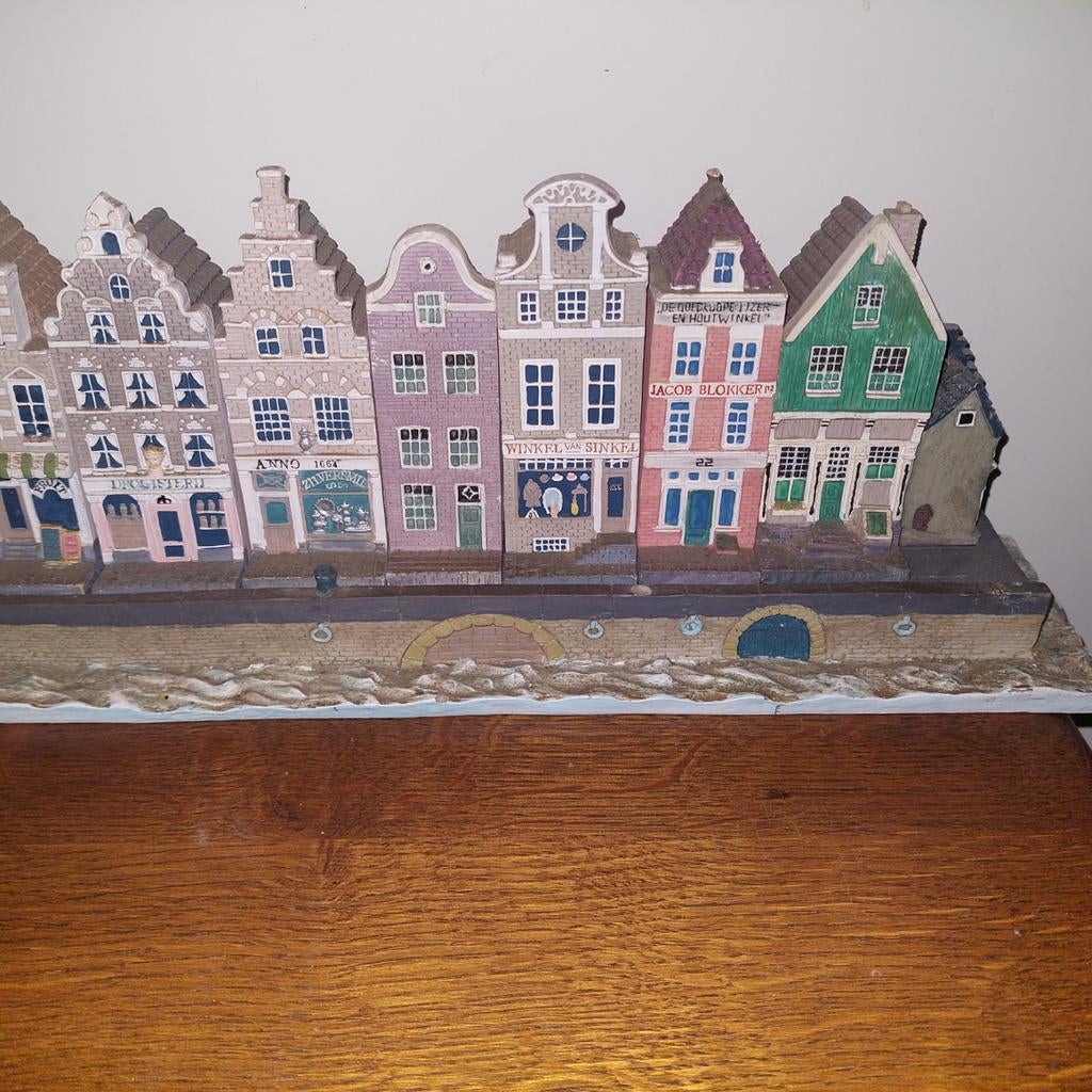 Complete rij miniatuur huisjes, Ophalen, Zo goed als nieuw