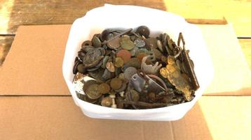 Partij munten en andere bodemvondsten. 3 kilo beschikbaar voor biedingen