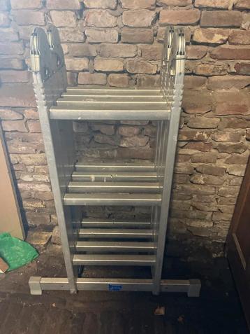 Uitschuifbare Trap / Ladder beschikbaar voor biedingen