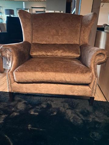 Sofa  met poef van €1355 voor €799 beschikbaar voor biedingen