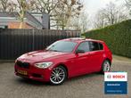 BMW 1-serie 116i Business+ Trekhaak PANO AUT LEER, Auto's, Euro 5, Gebruikt, Zwart, 4 cilinders