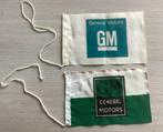2  Vlaggetjes GENERAL MOTORS, Verzamelen, Ophalen of Verzenden, Zo goed als nieuw