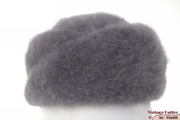 Vintage Dameshoed blauwig grijs angora wol 55-56 = S beschikbaar voor biedingen