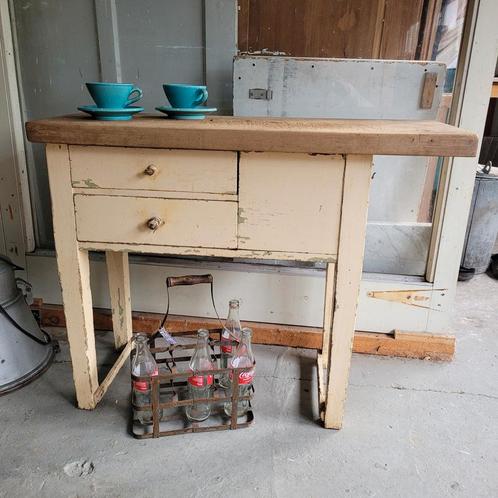 Brocante oude klein werkbankje, kastje, werktafeltje, Antiek en Kunst, Curiosa en Brocante, Ophalen