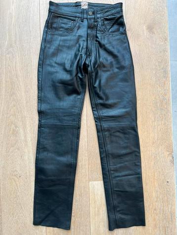 Zwart leren broek dames size 27 netjes beschikbaar voor biedingen