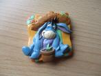 Disney Winnie de Poeh Iejoor magneet met plantje 6cm, Verzamelen, Disney, Ophalen of Verzenden, Winnie de Poeh of vrienden, Zo goed als nieuw