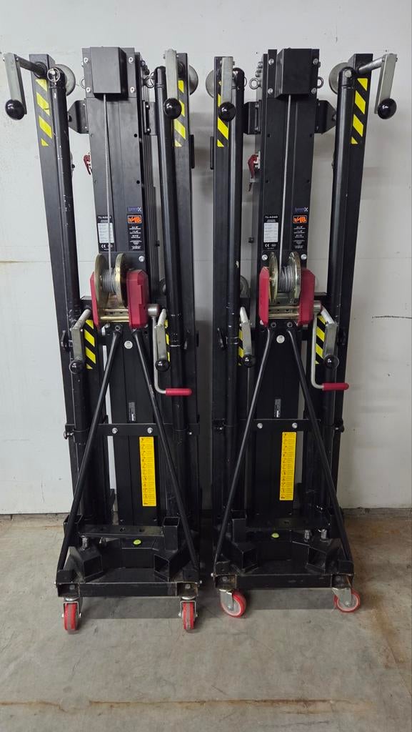 VMB TL-A320 Statieven - Set van 2, Muziek en Instrumenten, Standaards, Gebruikt, Muziekstandaard, Licht of Laser, Speaker, Overige instrumenten