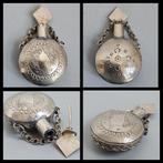 Antieke snuff bottle, parfumflesje.  Verzilverd, Antiek en Kunst, Ophalen of Verzenden