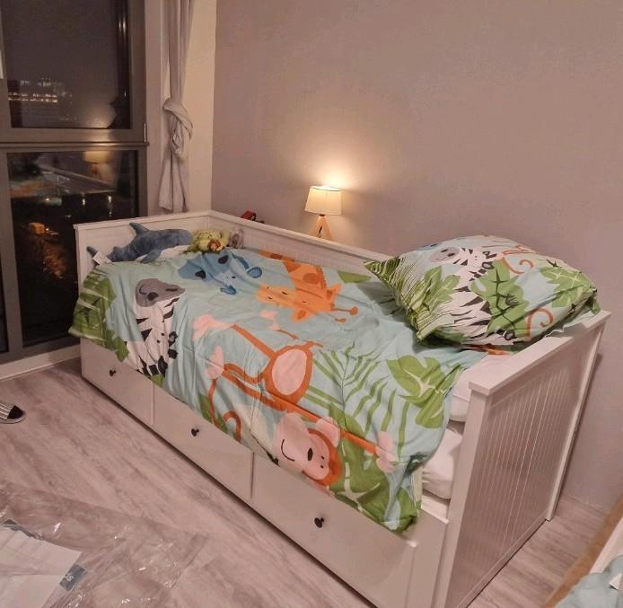 HEMNES Kinderbed IKEA, 80x200/160x200, incl. 2 matrassen, Kinderen en Baby's, Kinderkamer | Bedden, Zo goed als nieuw, 180 cm of meer